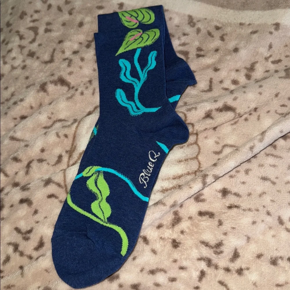 Blue Q women’s “Love Who You Love” colorful crew socks New With Tags